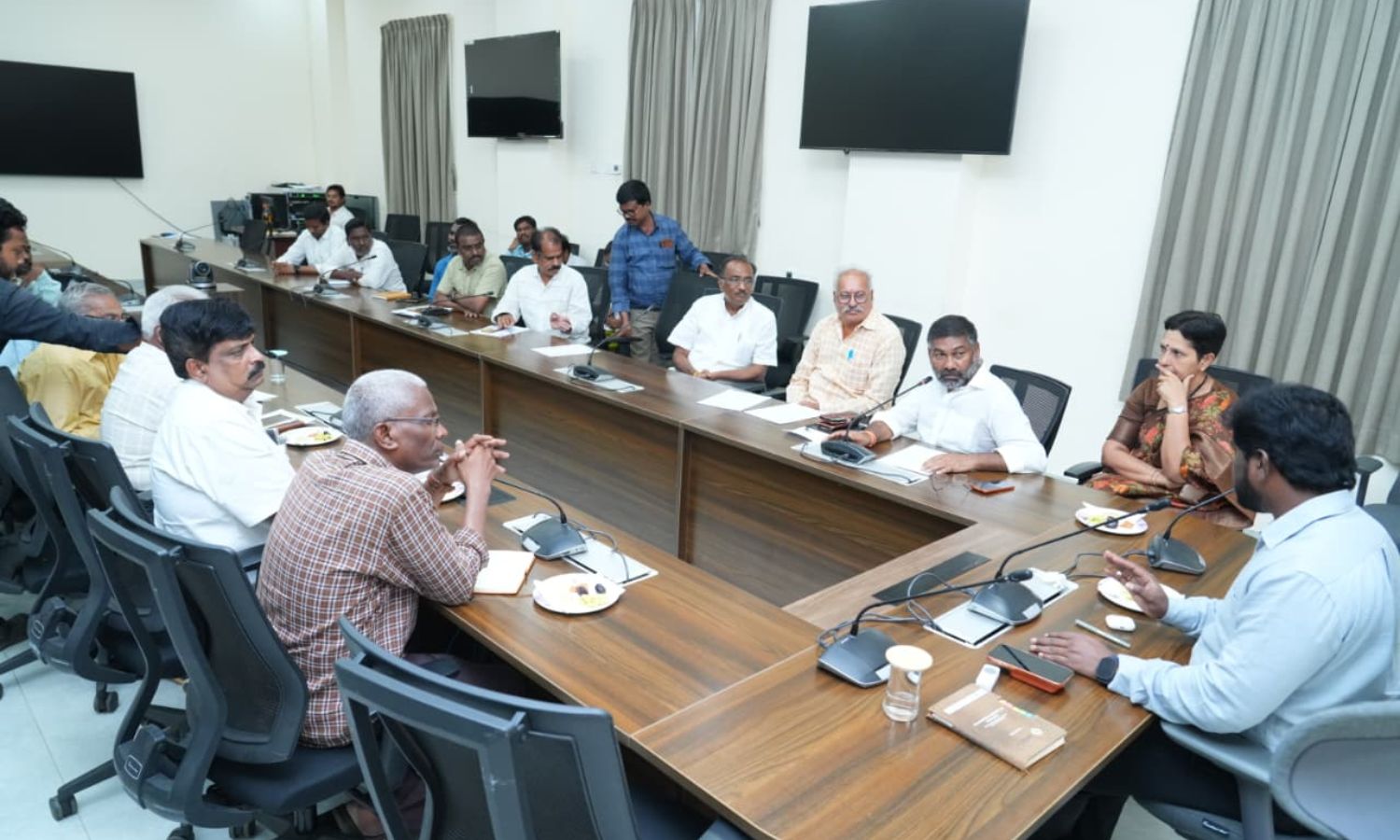 Nellore: బి.వి. నగర్ రైల్వే అండర్ బ్రిడ్జి పనులపై 