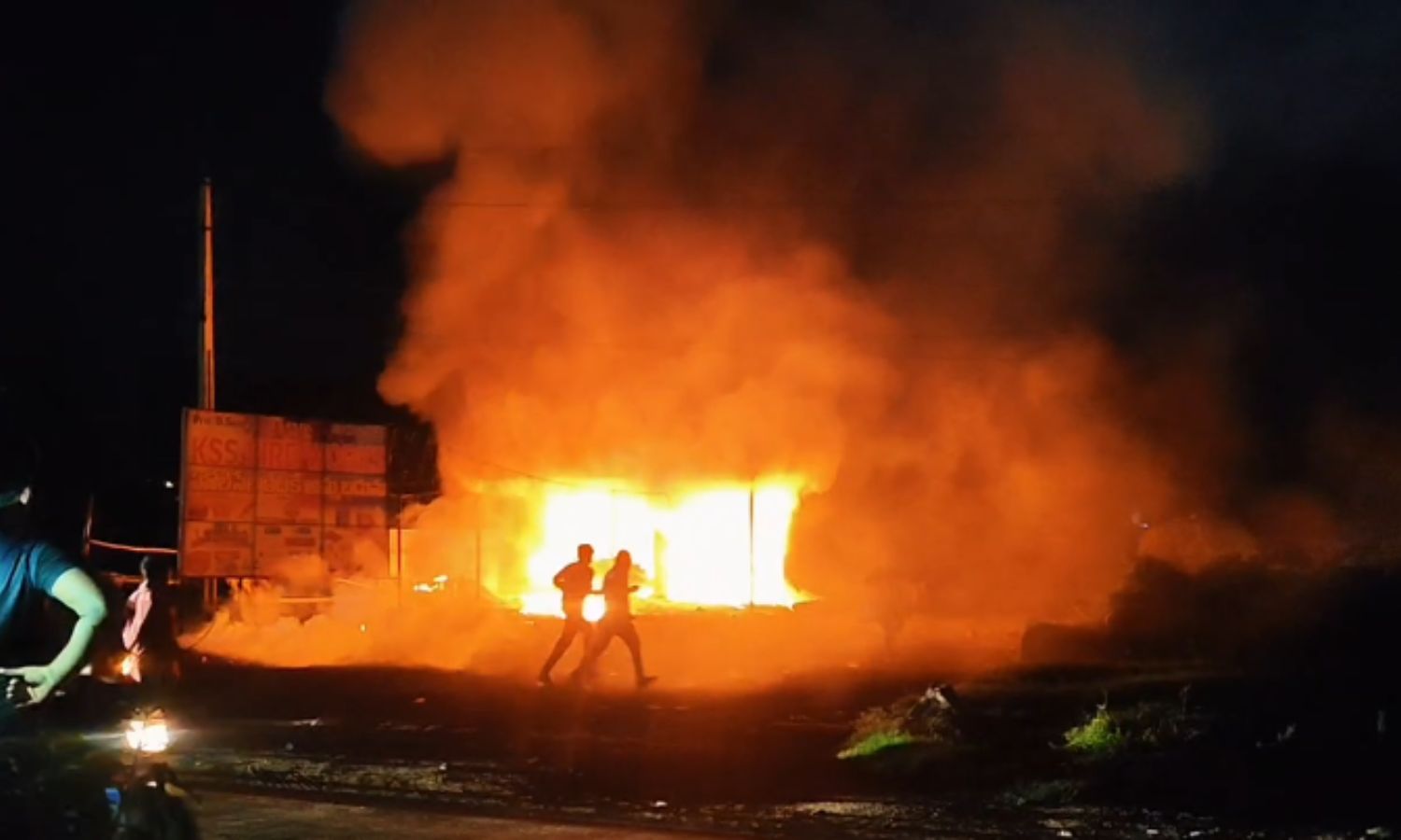 Chilakaluripet: చిలకలూరిపేట బాణసంచా దుకాణంలో భారీ 