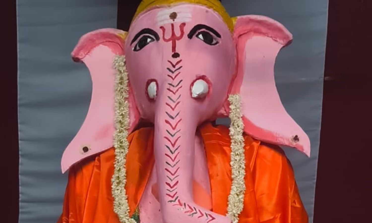 Kothapalli: ₹10 కాయిన్ వేస్తే తొండం ఊపే వినాయకుడు!