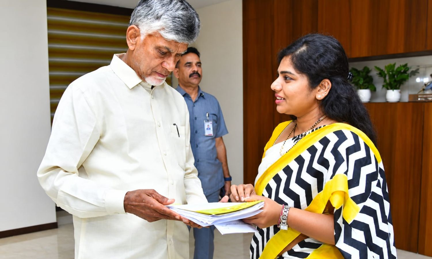 Mangalagiri: సీఎం చంద్రబాబును కలిసిన రాజోలు ఇన్‌చా