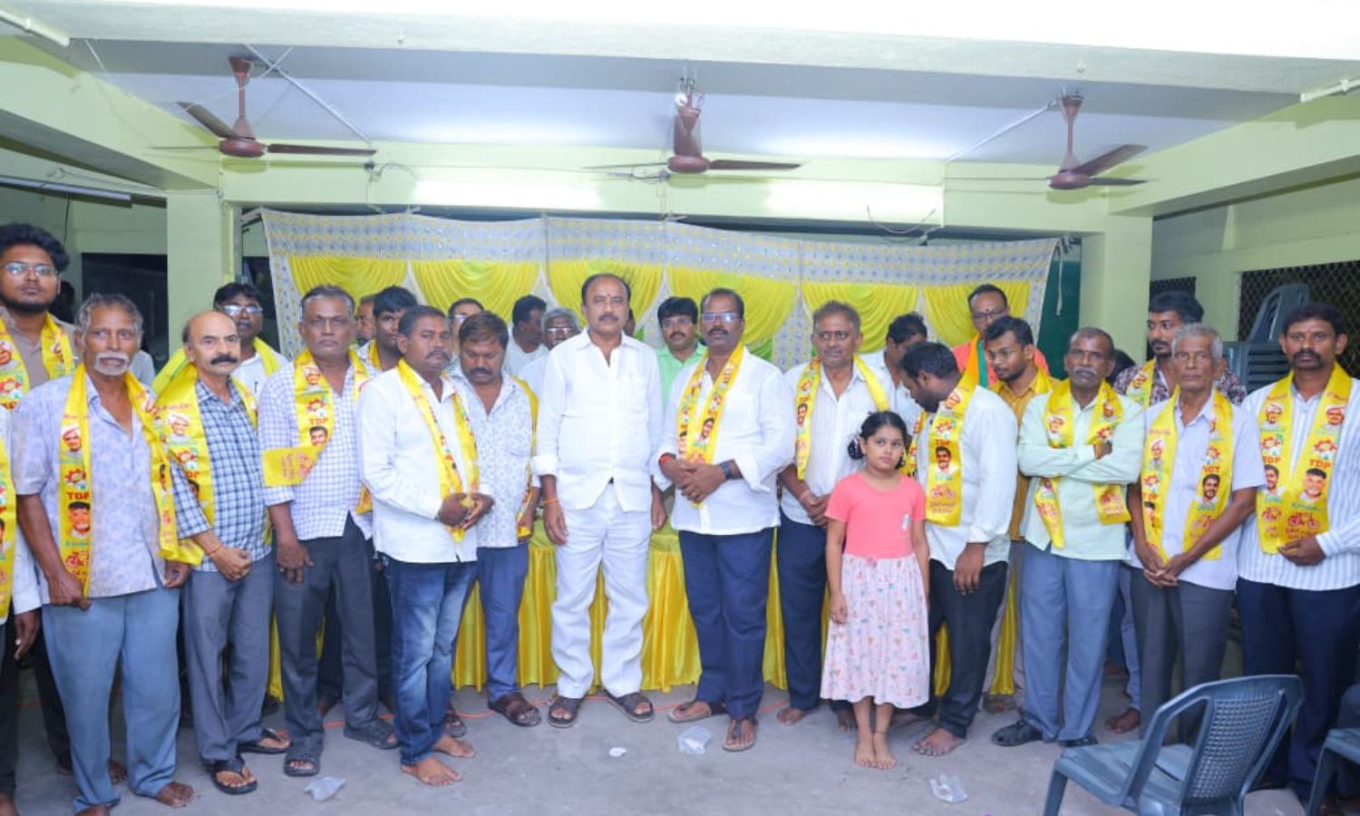 Chirala: చీరాలలో టీడీపీలో చేరిన మాజీ కౌన్సిలర్ పంచ