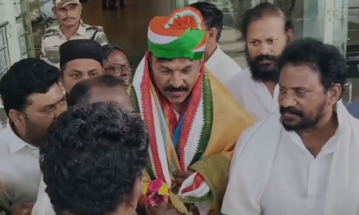 Gannavaram: గన్నవరం విమానాశ్రయంలో కాంగ్రెస్ ఇన్‌చా
