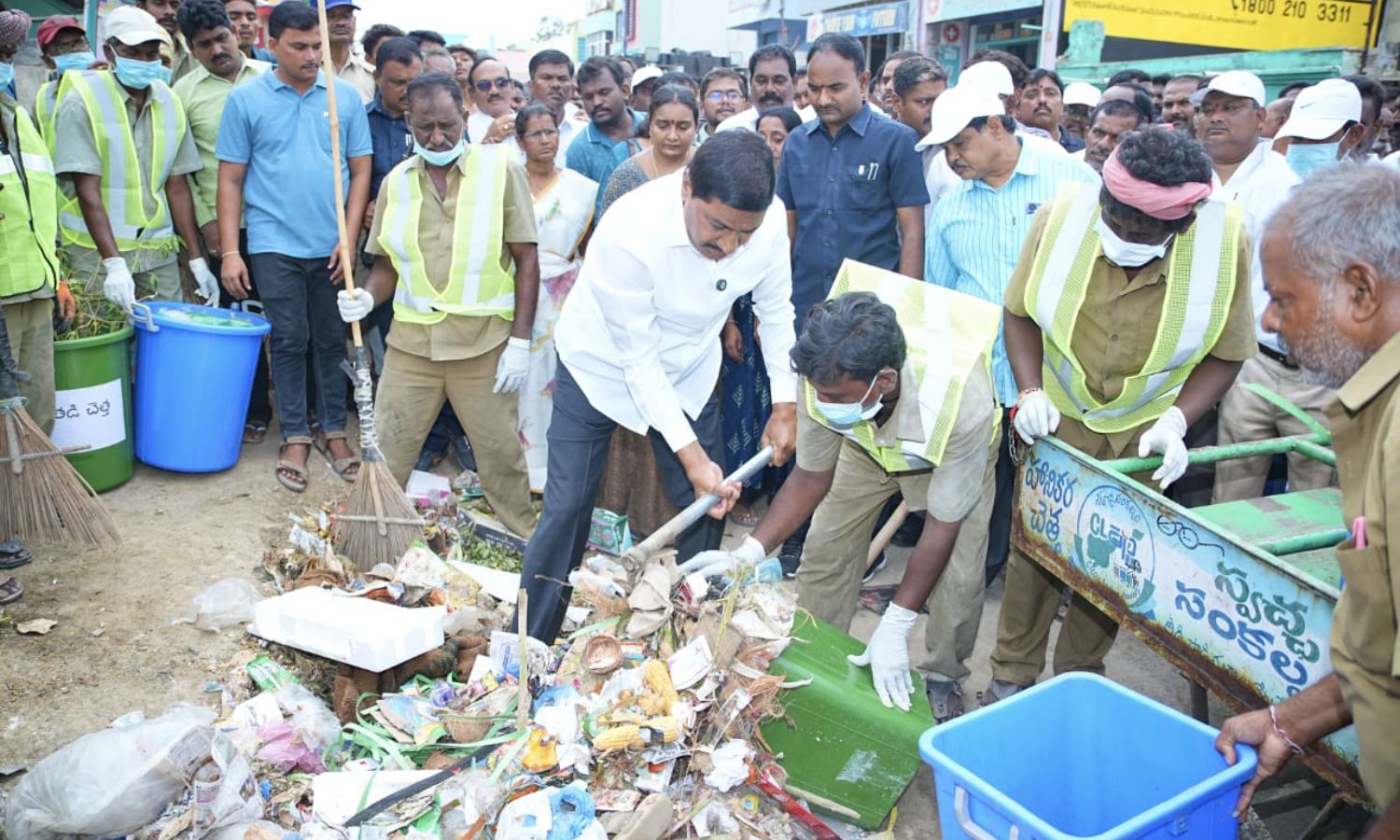 Avuku: అవుకులో స్వచ్ఛత కార్యక్రమంలో పాల్గొన్న మంత్