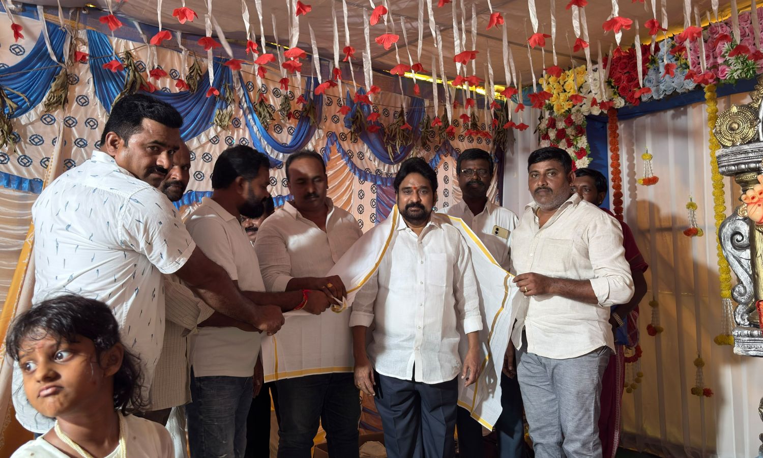 Kalluru: కల్లూరు, మండలపాడులో వినాయక మండపాలను సందర్