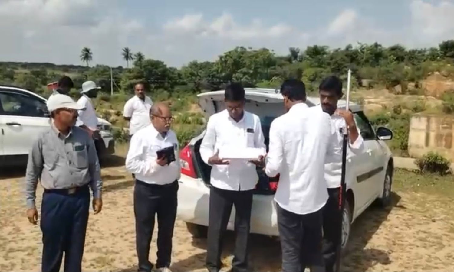 Siddipet: ఎర్రవల్లిలో మూడో రోజుకు చేరిన రెవెన్యూ అ