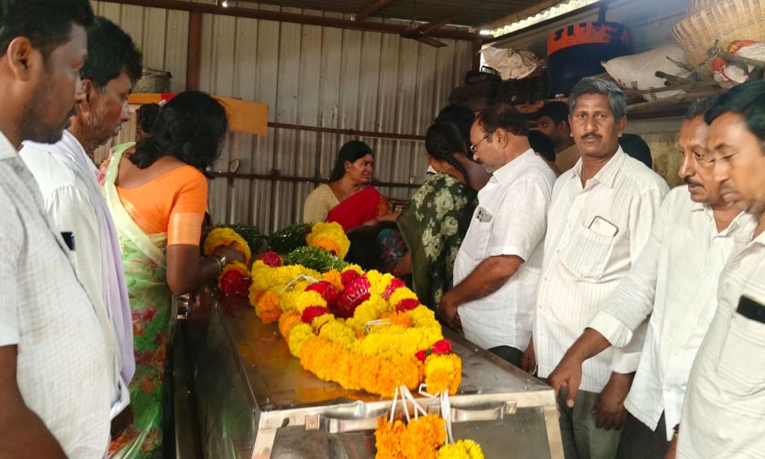 Veeraballi: టీడీపీ సీనియర్ కార్యకర్త రవీందర్ రాజు 