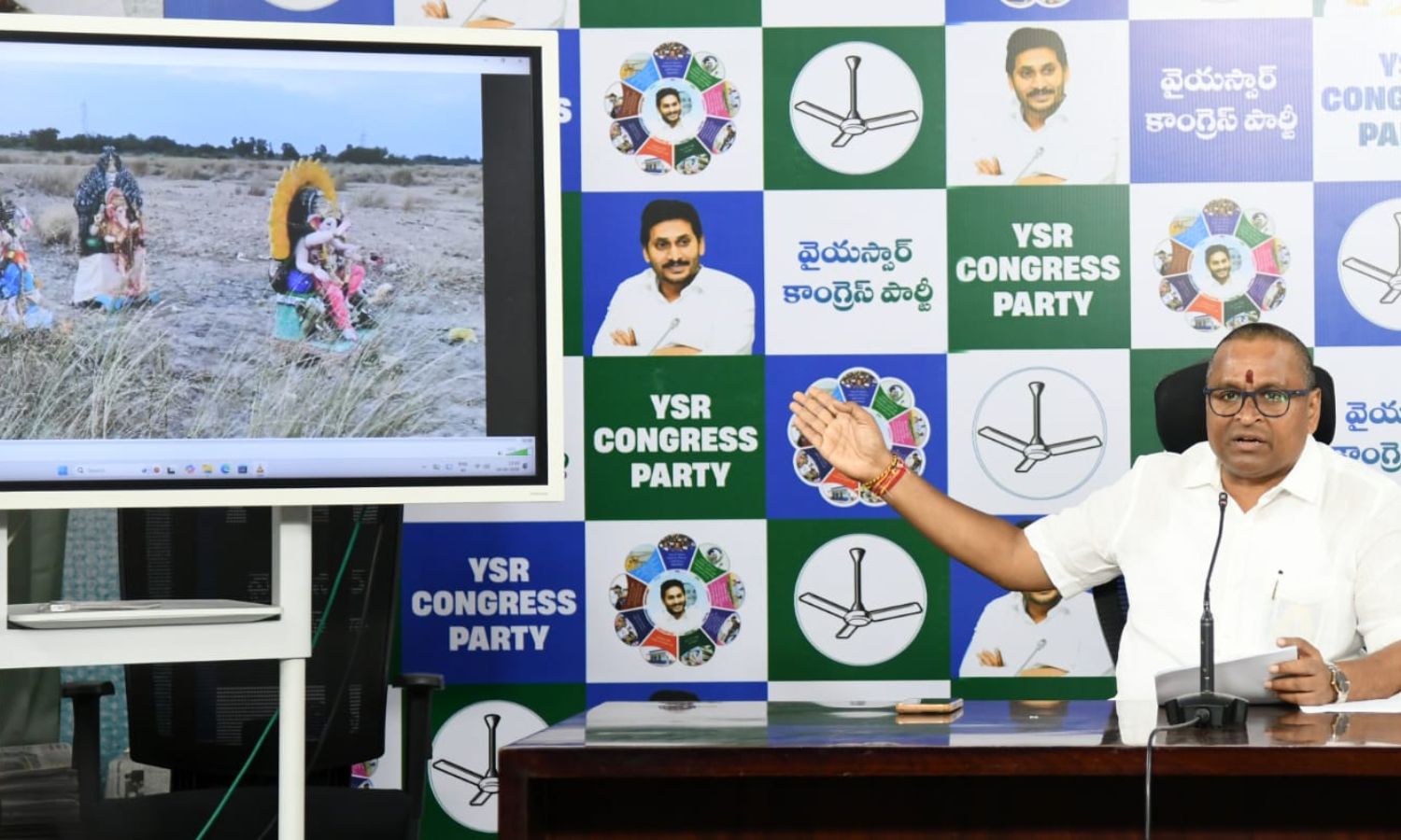 Tadepalli: నిమజ్జనానికి నీళ్లు ఇవ్వలేని దుస్థితిలో