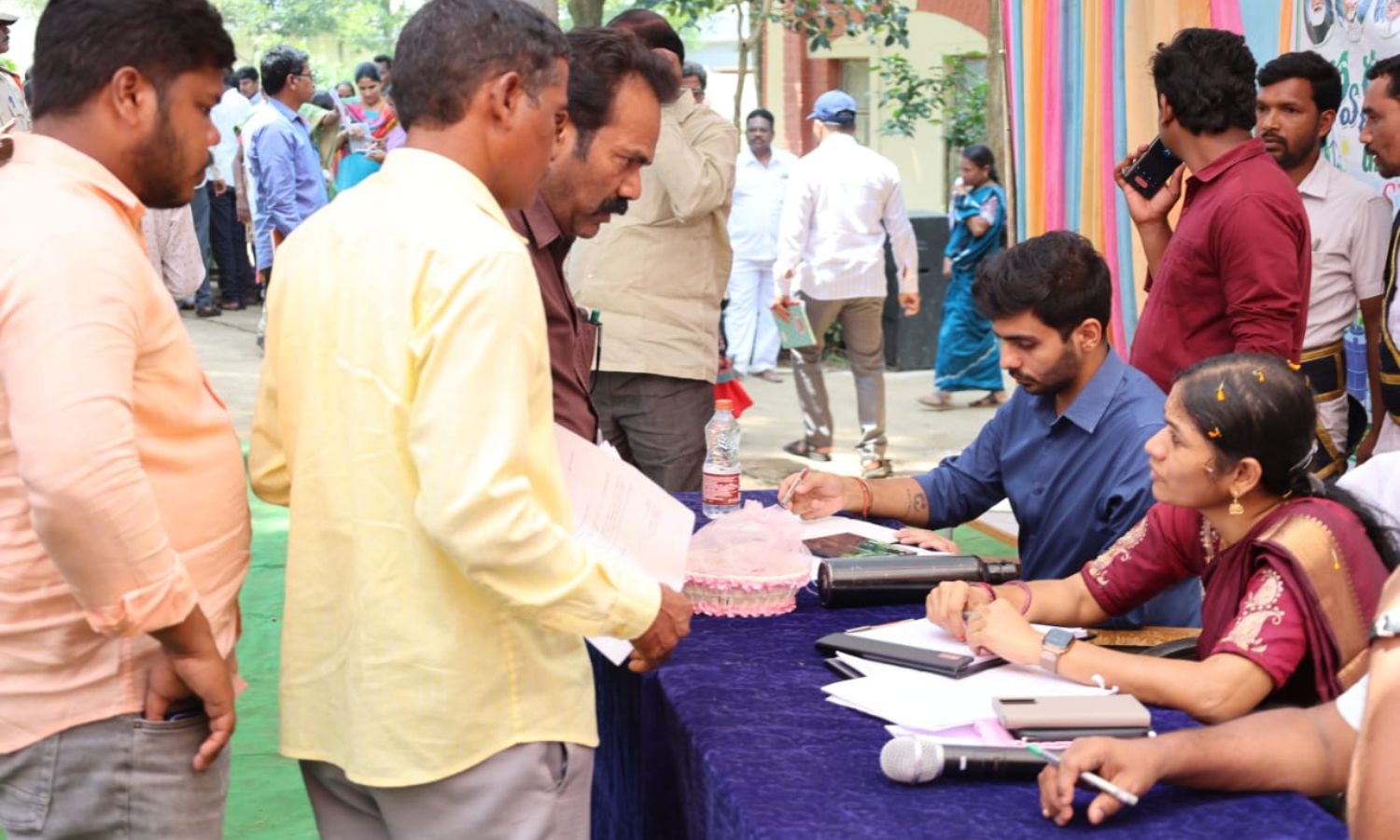 Alluri: బంధవీధిలో కలెక్టర్ నిశాంతి ప్రజా ఫిర్యాదుల