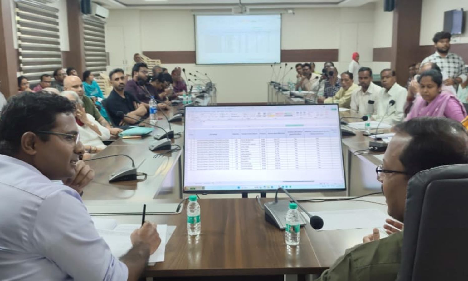 Malkajgiri: మల్కాజిగిరిలో అధికారులతో మున్సిపల్ కమి