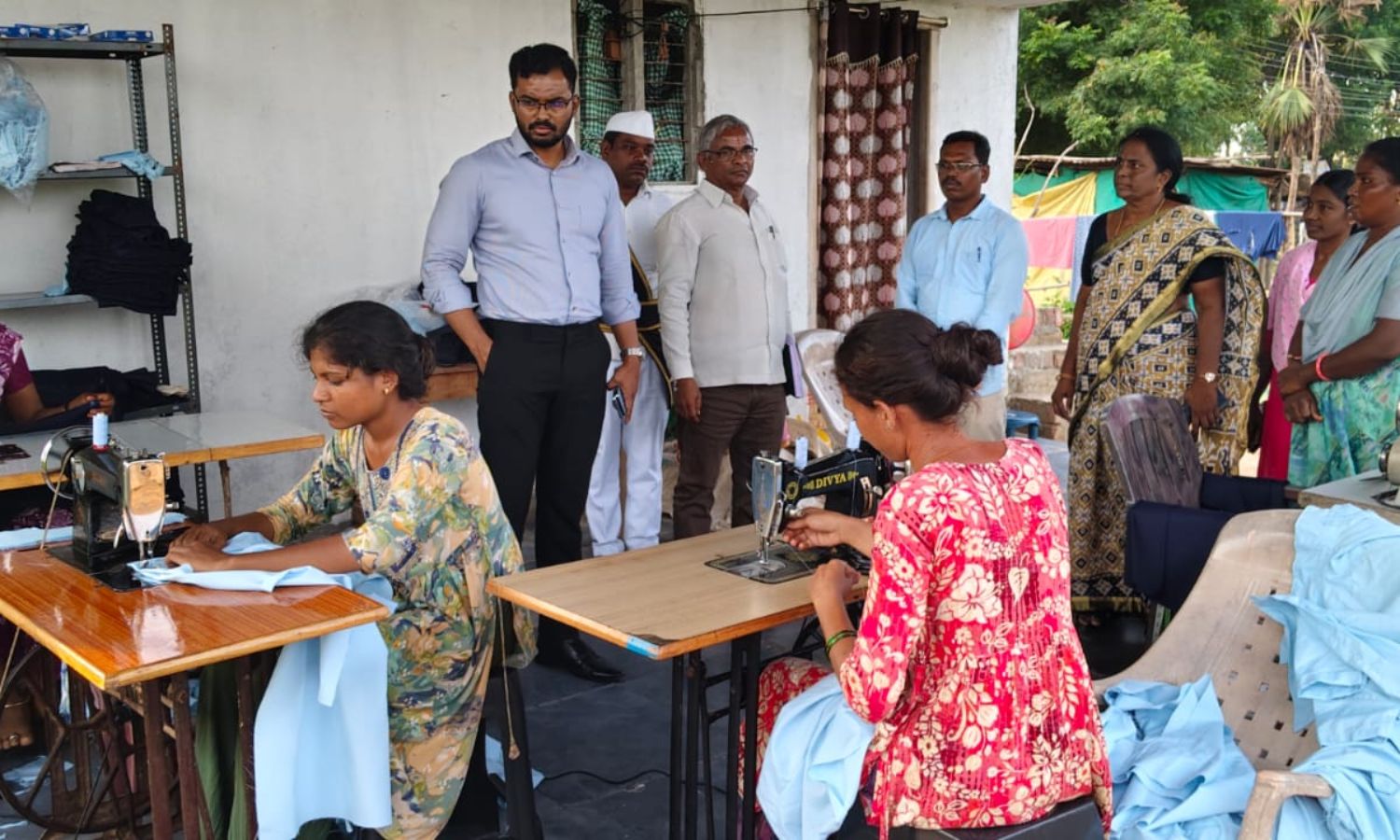 Mulugu: విద్యార్థుల యూనిఫార్మ్ స్టిచింగ్ సెంటర్‌ను