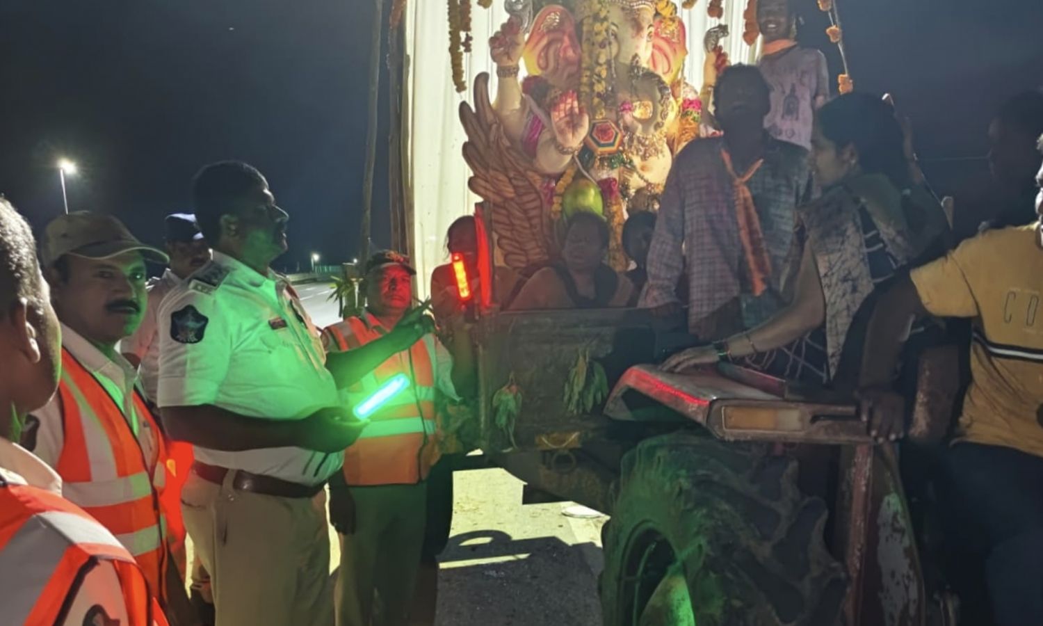 Madanapalle: నిబంధనలు పాటిస్తూ గణేష్ నిమజ్జనం జరపా