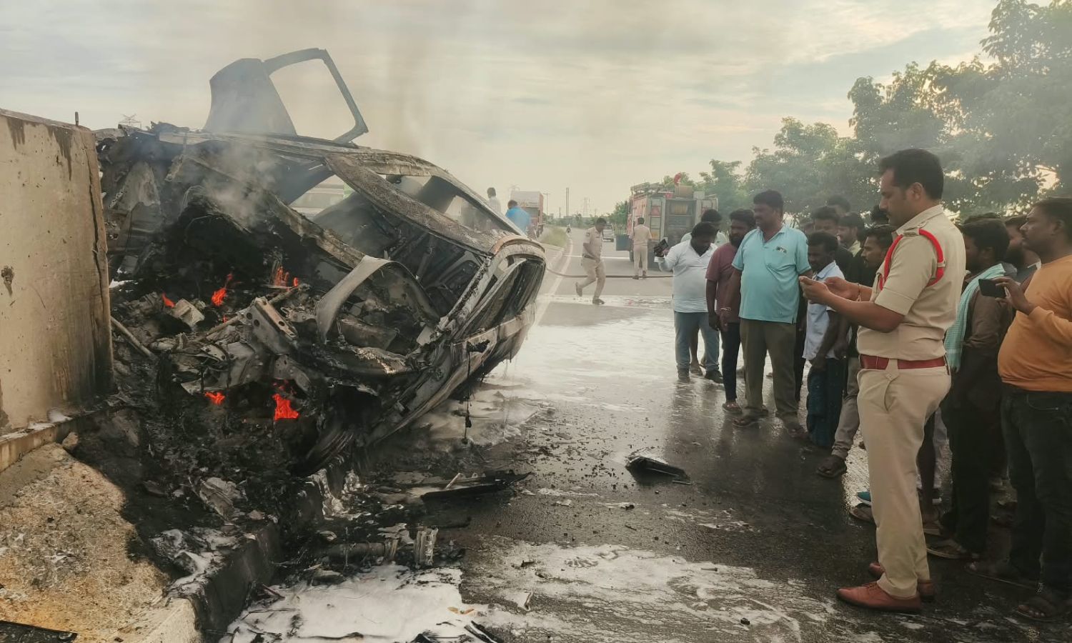 Suryapet: సూర్యాపేట వద్ద కారు దగ్ధం, ఒకరు మృతి!