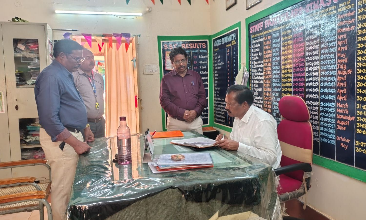 Araku: అనంతగిరి ఆశ్రమ పాఠశాలలో ఎమ్మెల్యే ఆకస్మిక త