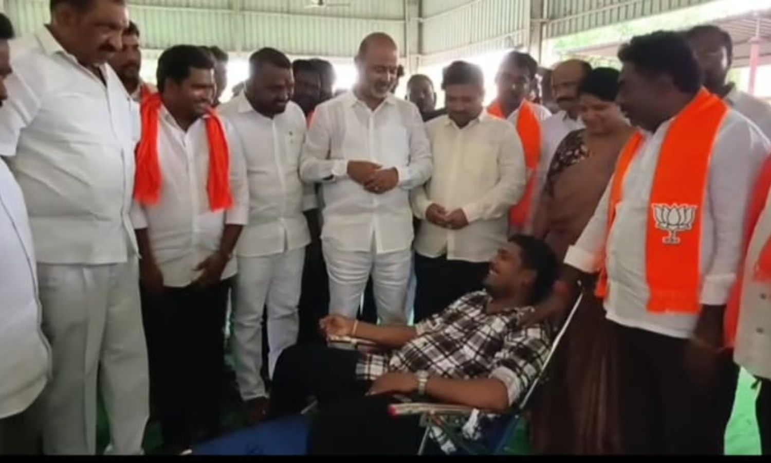 Karimnagar: రక్తదాన శిబిరాన్ని సందర్శించిన కేంద్ర 