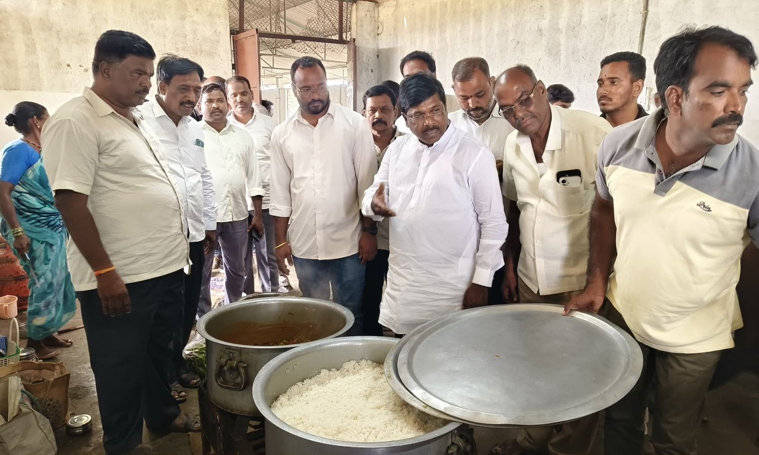 Nagarkurnool: బీసీ గురుకులంలో ఎమ్మెల్యే వంశీకృష్ణ 