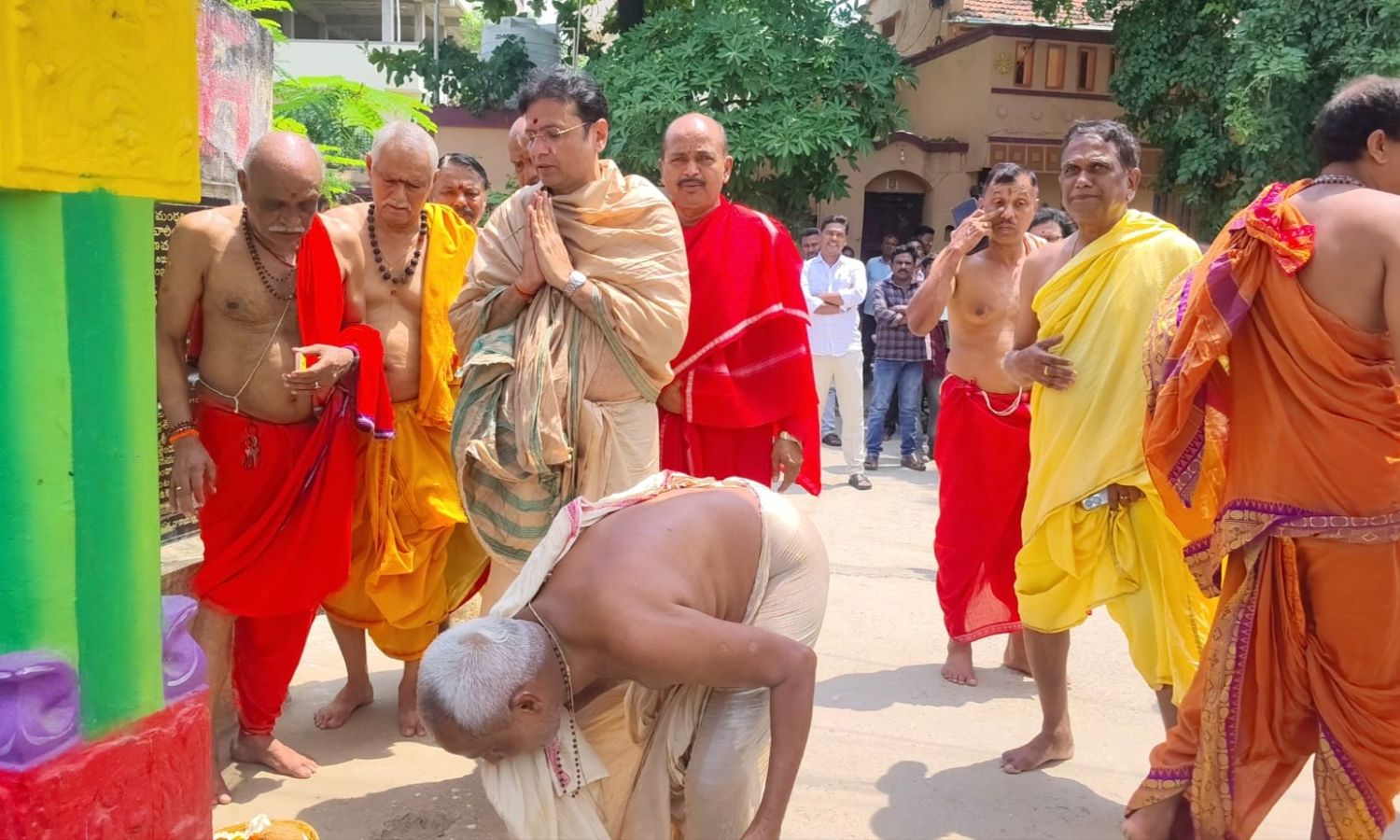 Manthani: మంథనిలో వినాయకుడికి మంత్రి శ్రీధర్ బాబు 