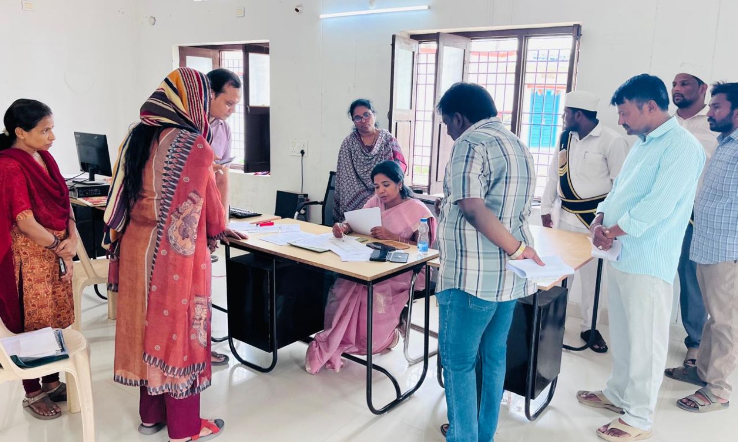 Markapuram: సచివాలయాల్లో పెన్షన్ దరఖాస్తులను పరిశీ