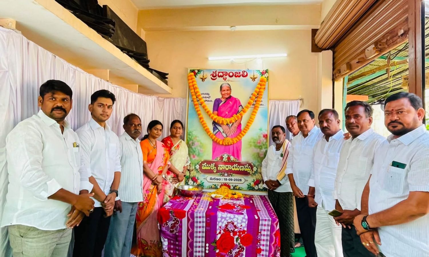 Gudur: నారాయణమ్మ చిత్రపటానికి మాజీ ఎంపీ మాలోత్ కవి