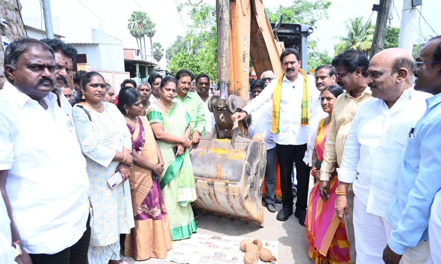 Yanamalakuduru: యణమలకుదురులో రహదారి నిర్మాణ పనులకు