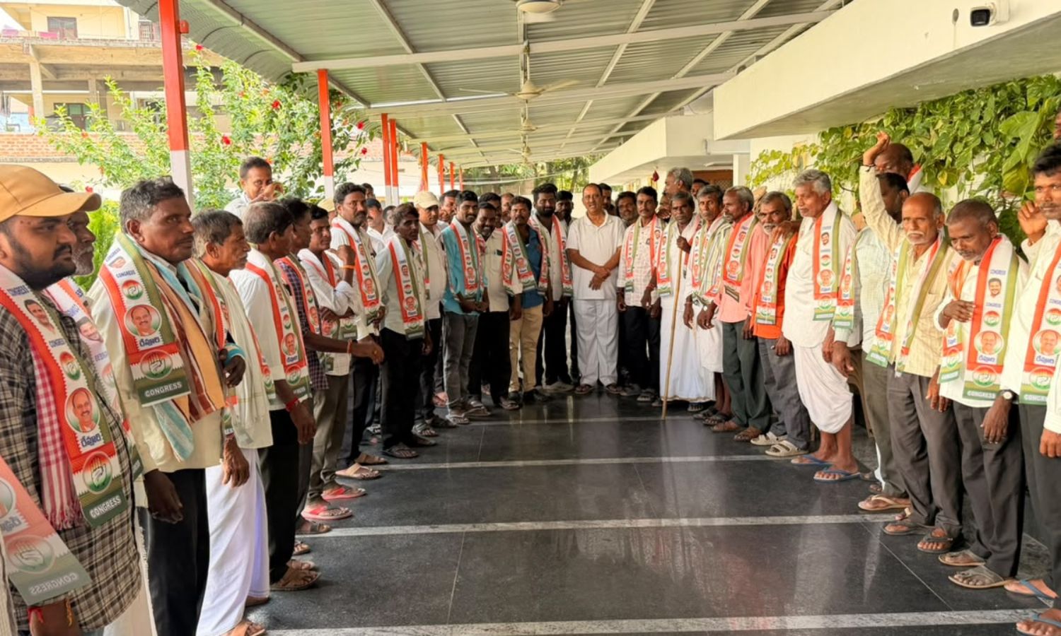 Parkal: కాంగ్రెస్‌లో చేరిన వరికోల్ బీఆర్ఎస్ నాయకుల