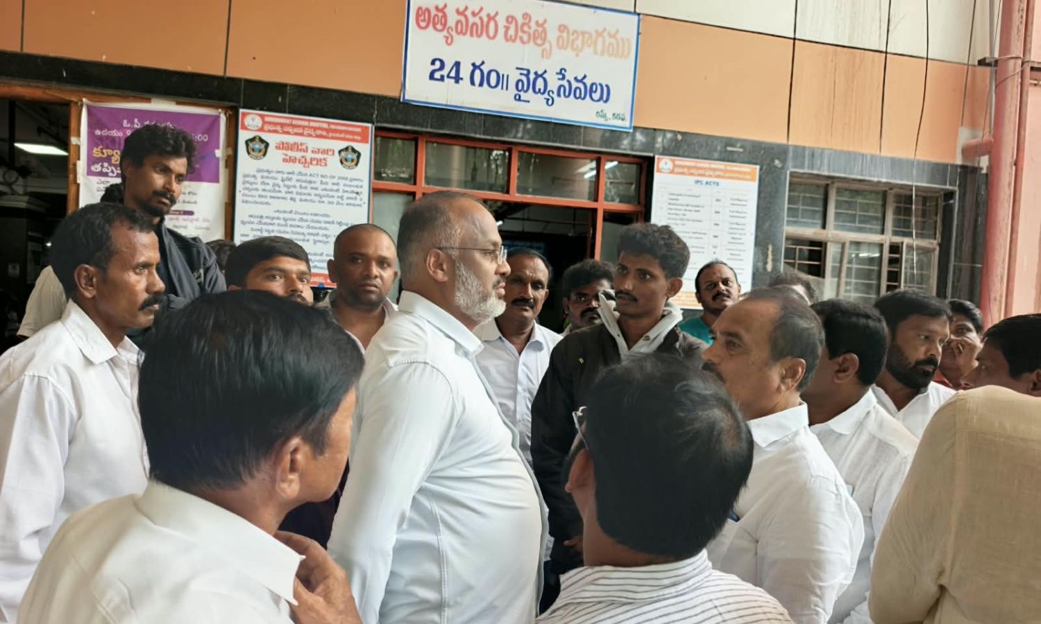Rayachoti: రిమ్స్ ఆసుపత్రిలో పాము కాటు బాధితులను ప