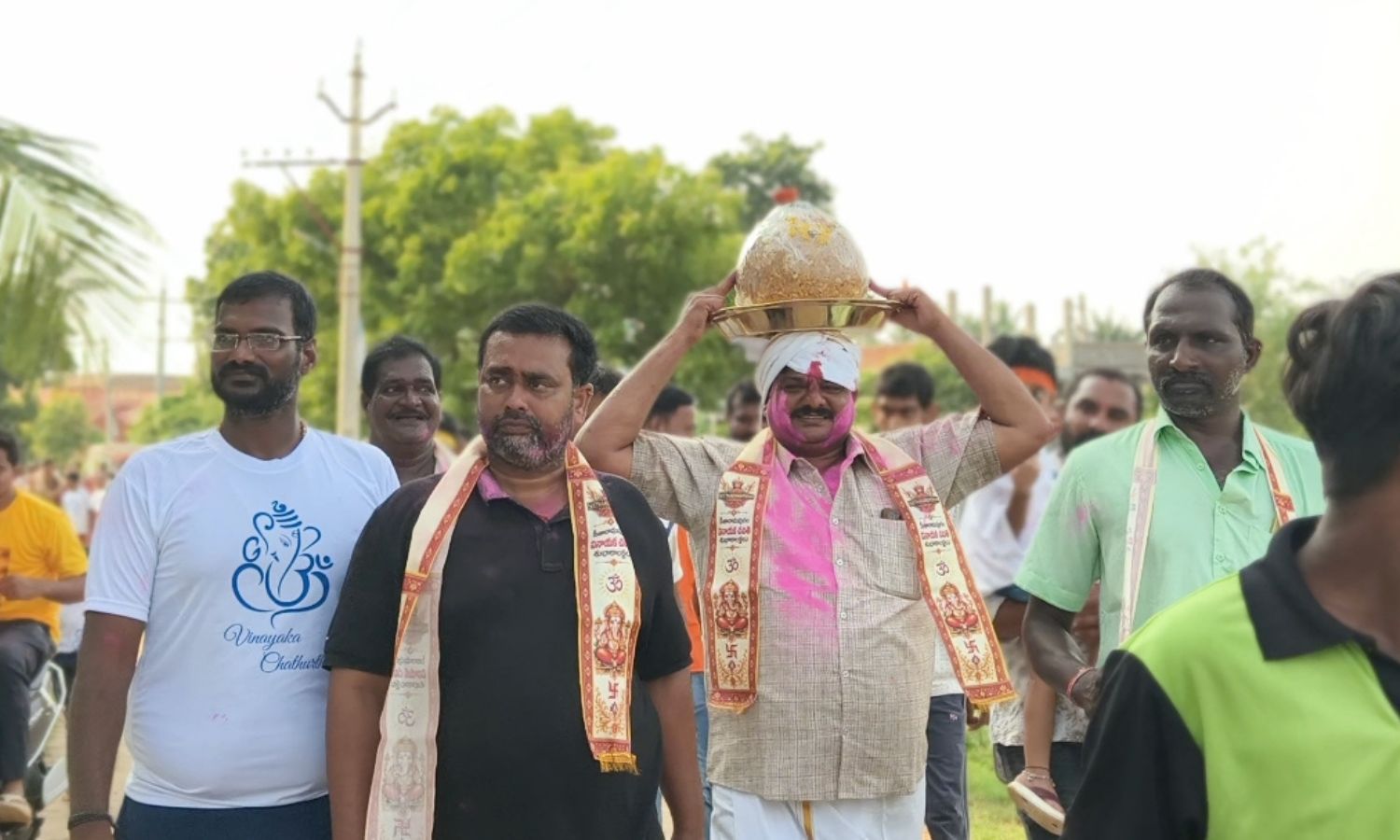 Nuzvid: నూజివీడులో రూ.2.59 లక్షలకు వినాయకుడి లడ్డూ