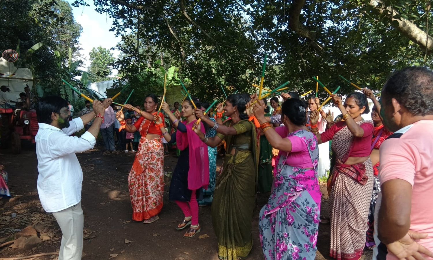 Paderu: దారెలాలో ఘనంగా వినాయక నిమ్మజ్జన వేడుకలు!