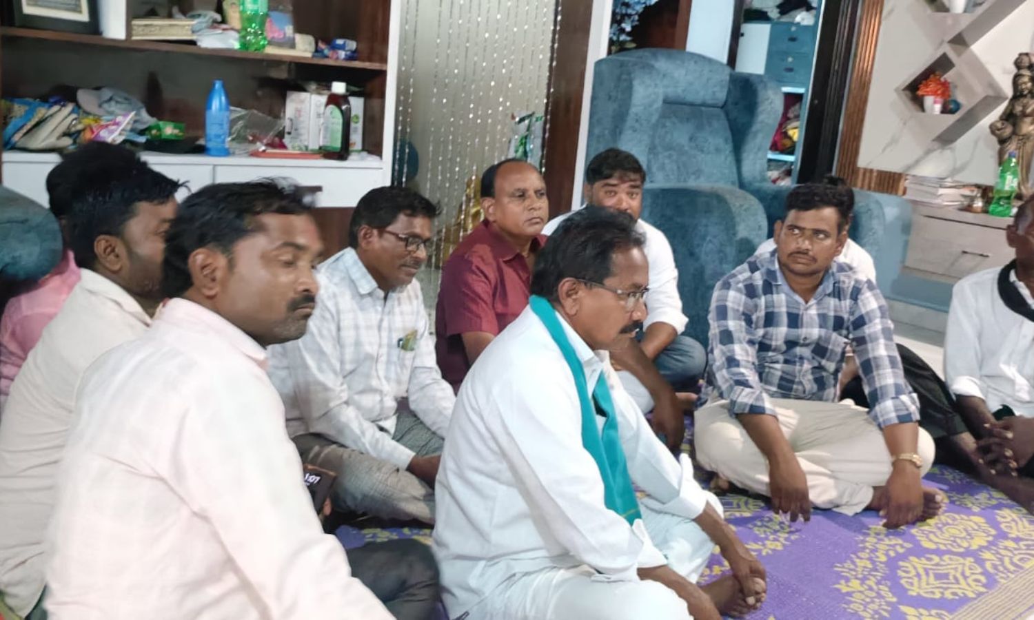 Madnoor: మద్నూర్: ప్రజ్ఞకుమార్ కుటుంబాన్ని పరామర్శ