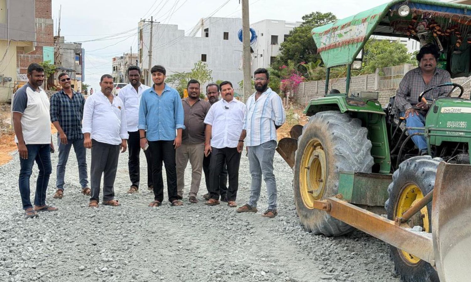 Rayachoti: సిమెంట్ రోడ్డు నిర్మాణ పనులను పరిశీలించ
