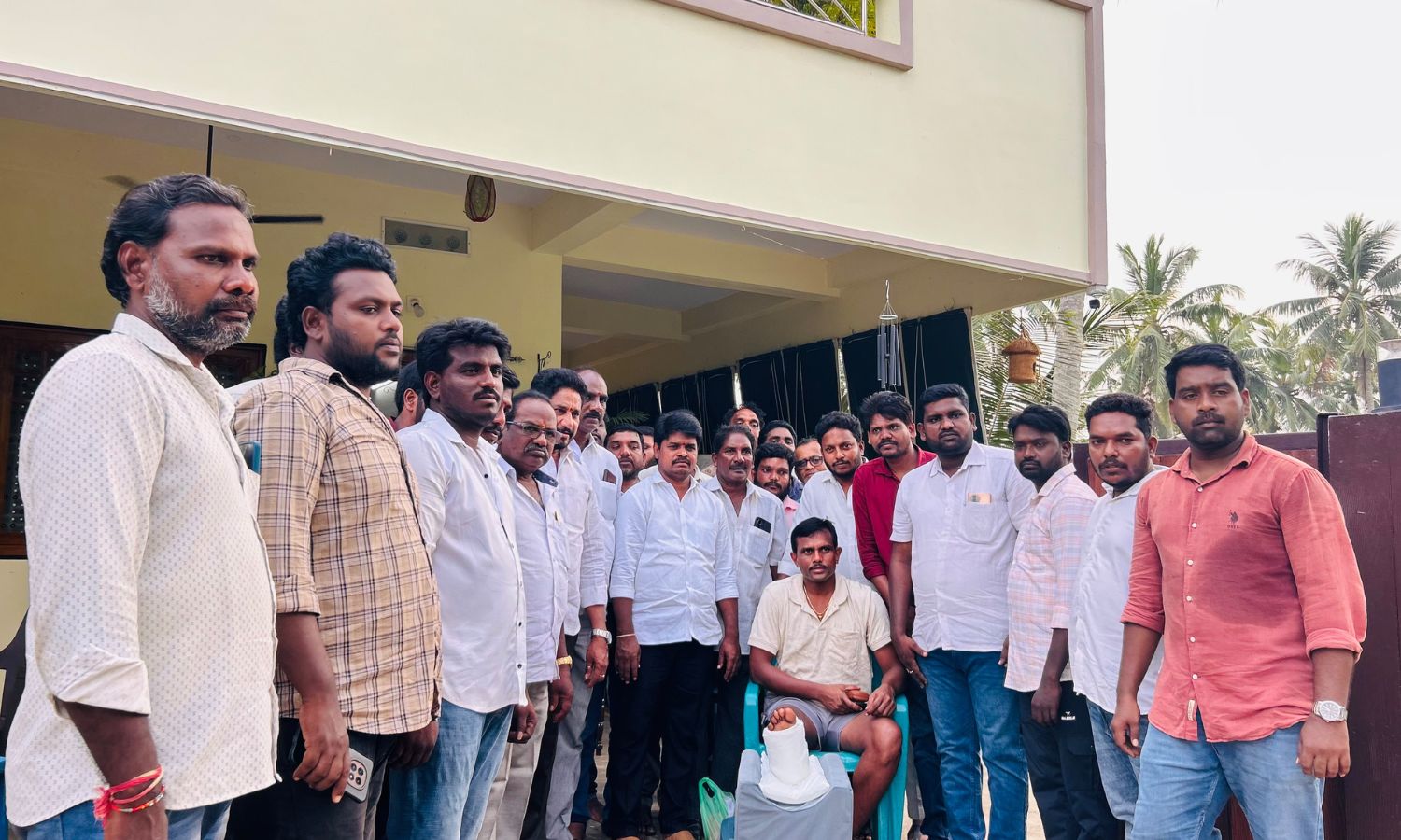 Amalapuram: కాలు ఆపరేషన్ చేయించుకున్న సీఐ ప్రశాంత్