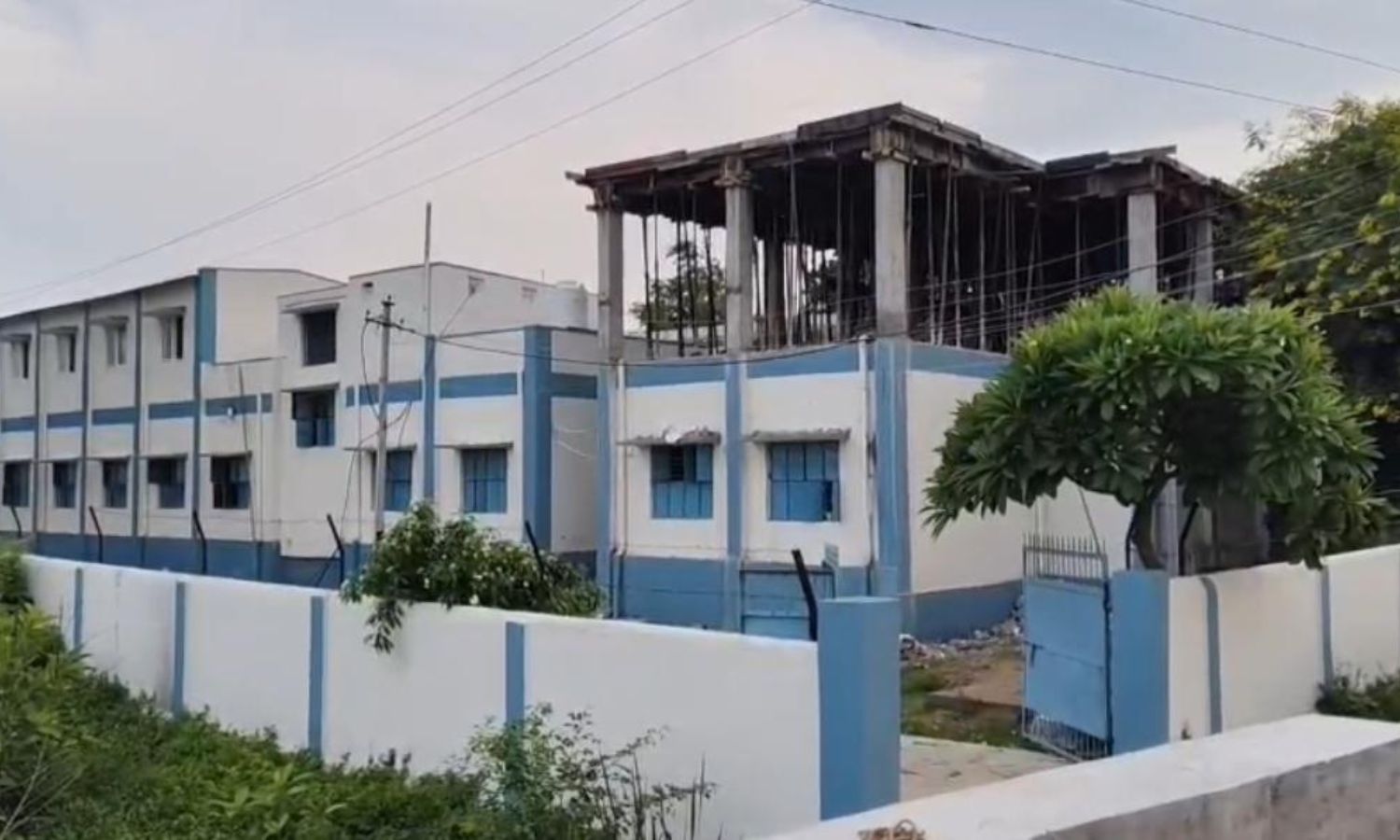 Odela: కేజీబీవీ హాస్టల్ గోడ దూకి ఇంటర్ విద్యార్థిన