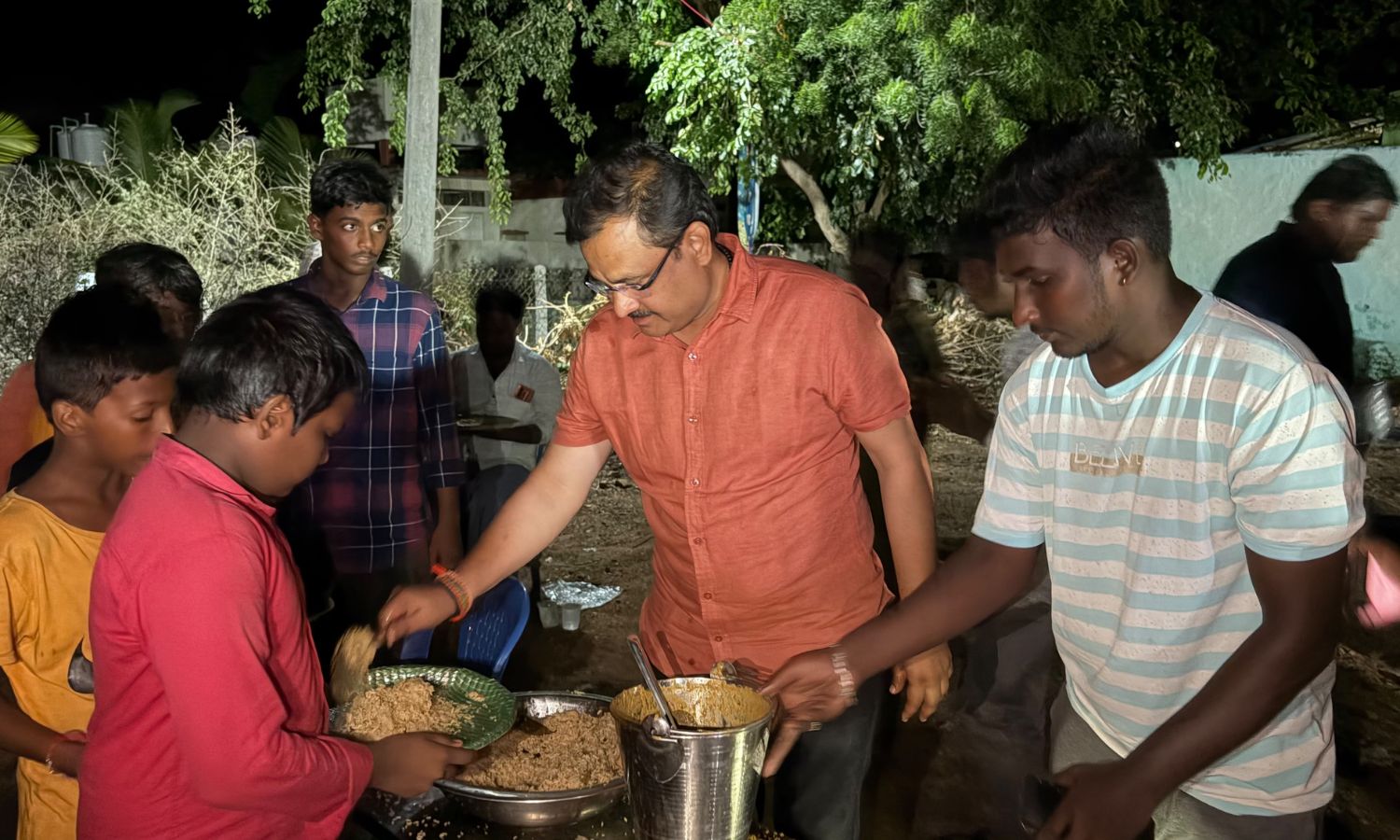 Rayachoti: నక్కవాండ్లపల్లెలో వినాయక పూజలు, అన్నదాన