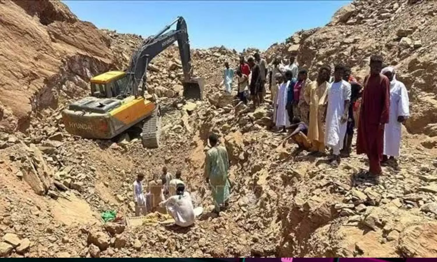 Mine Collapse: భారీ ప్రమాదం.. కుప్పకూలిన గోల్డ్ మైన్, 11 మంది దుర్మరణం Mine Collapse: భారీ ప్రమాదం.. కుప్పకూలిన గోల్డ్ మైన్, 11 మంది దుర్మరణం