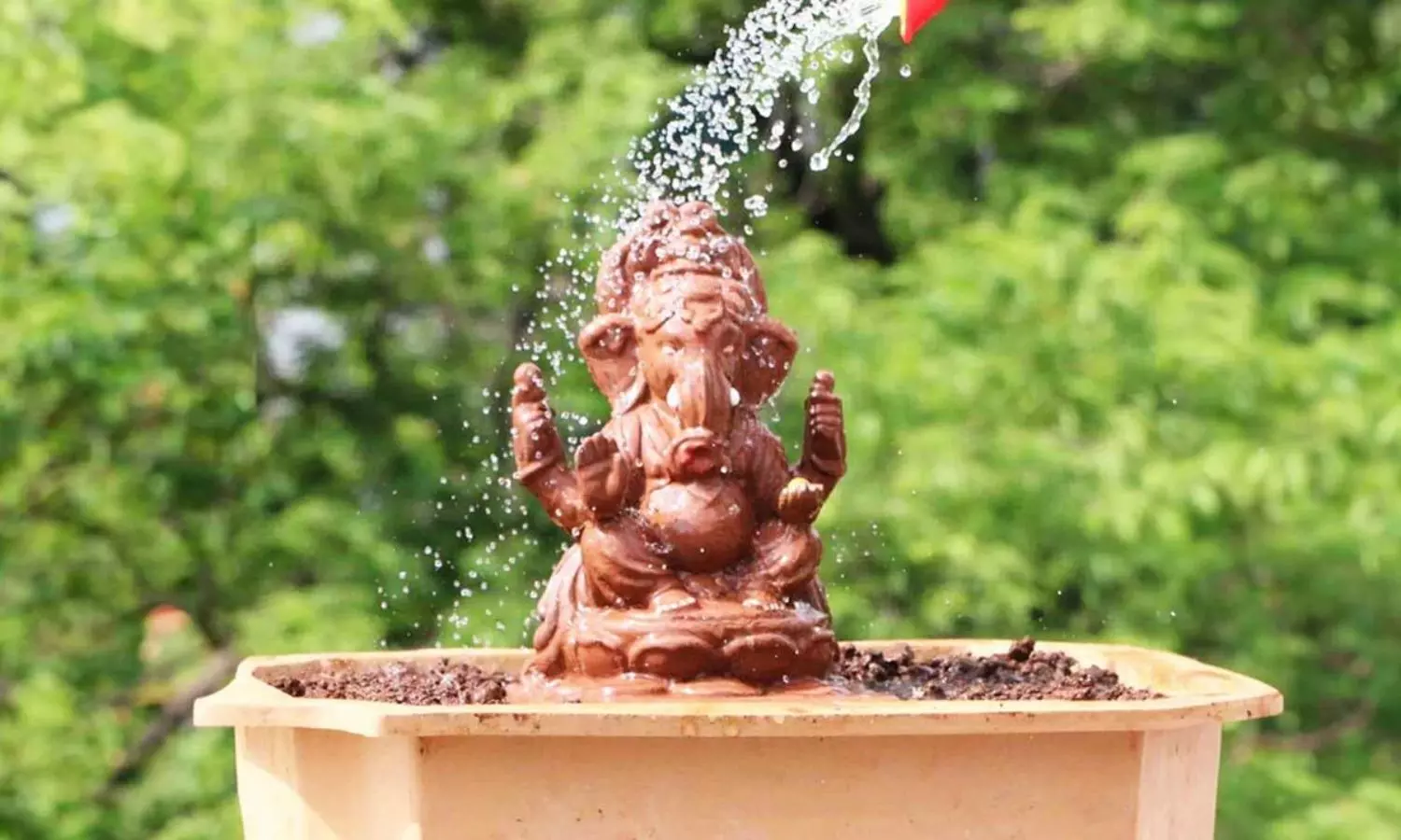 Ganesh Visarjan: నదులు చెరువులు లేకుండానే గణేశ నిమజ్జనం... ప్రకృతిని కాపాడే సరికొత్త విధానం Ganesh Visarjan: నదులు చెరువులు లేకుండానే గణేశ నిమజ్జనం... ప్రకృతిని కాపాడే సరికొత్త విధానం