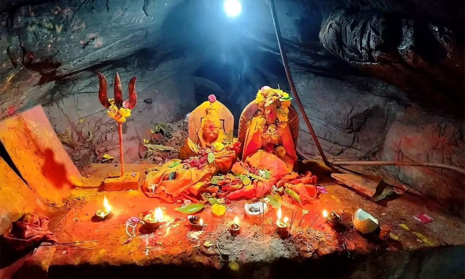 Amaralingeswara Temple : పురాతనమైన గుహలో వెలసిన అమరలింగేశ్వరుడు... దర్శించుకోవాలంటే సాహసం చేయాల్సిందే Amaralingeswara Temple : పురాతనమైన గుహలో వెలసిన అమరలింగేశ్వరుడు... దర్శించుకోవాలంటే సాహసం చేయాల్సిందే
