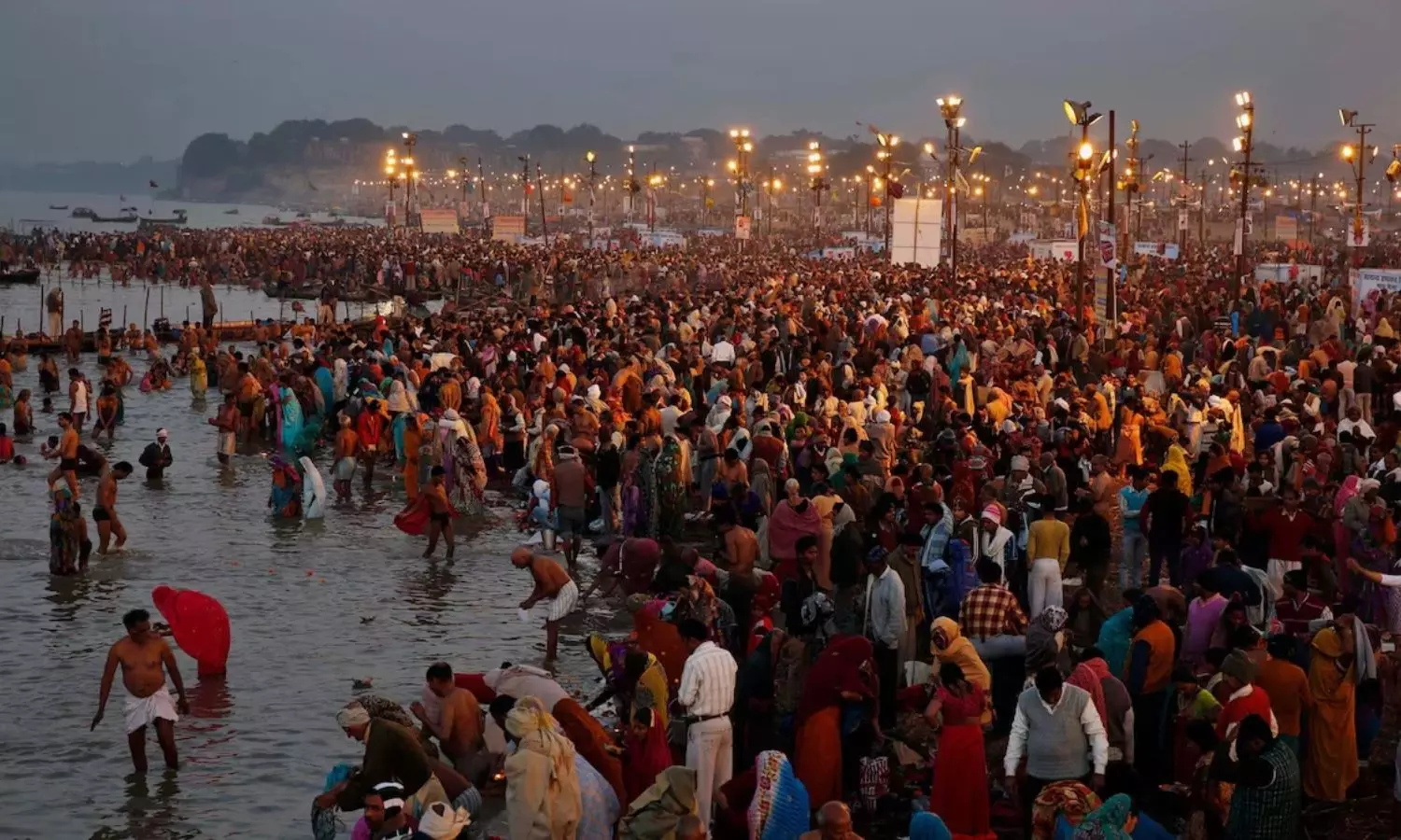 Snana Vidhi: మనం రోజూ ఎందుకు స్నానం చేయాలి...సనాతన ధర్మం చెబుతున్న అత్యంత గోప్యమైన రహస్యం Snana Vidhi: మనం రోజూ ఎందుకు స్నానం చేయాలి...సనాతన ధర్మం చెబుతున్న అత్యంత గోప్యమైన రహస్యం
