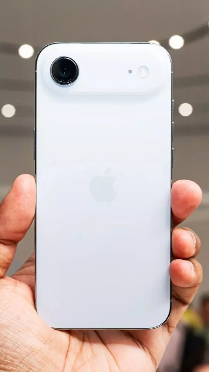 iPhone: యాపిల్ యూజర్లకు గుడ్ న్యూస్.. ఐఫోన్ 17పై రూ. 80 వేలులోపే.! iPhone: యాపిల్ యూజర్లకు గుడ్ న్యూస్.. ఐఫోన్ 17పై రూ. 80 వేలులోపే.!