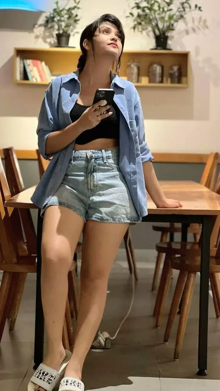 Amulya Gowda: సీరియల్ల్లోనే పద్ధతిగా.. బయట మాత్రం అందాల ఆరబోత! Amulya Gowda: సీరియల్ల్లోనే పద్ధతిగా.. బయట మాత్రం అందాల ఆరబోత!