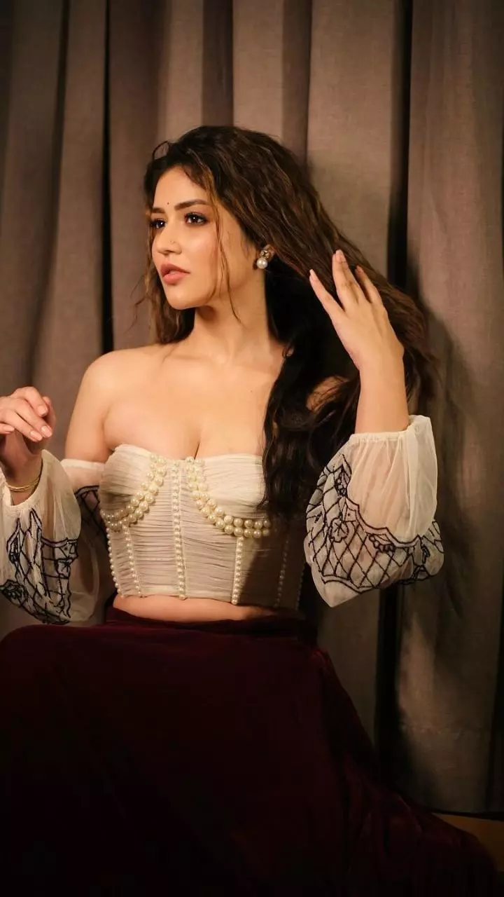 Priyanka Jawalkar: అందాల ఆరబోతతో హీట్ పుట్టిస్తున్న తెలుగు హీరోయిన్ Priyanka Jawalkar: అందాల ఆరబోతతో హీట్ పుట్టిస్తున్న తెలుగు హీరోయిన్