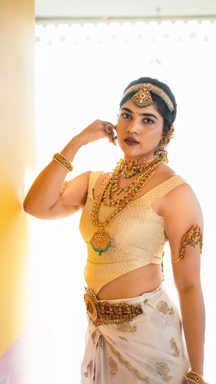 Ritu Chowdary: ట్రెండీ లుక్స్తో రీతూ చౌదరి గ్లామర్ విందు! Ritu Chowdary: ట్రెండీ లుక్స్తో రీతూ చౌదరి గ్లామర్ విందు!