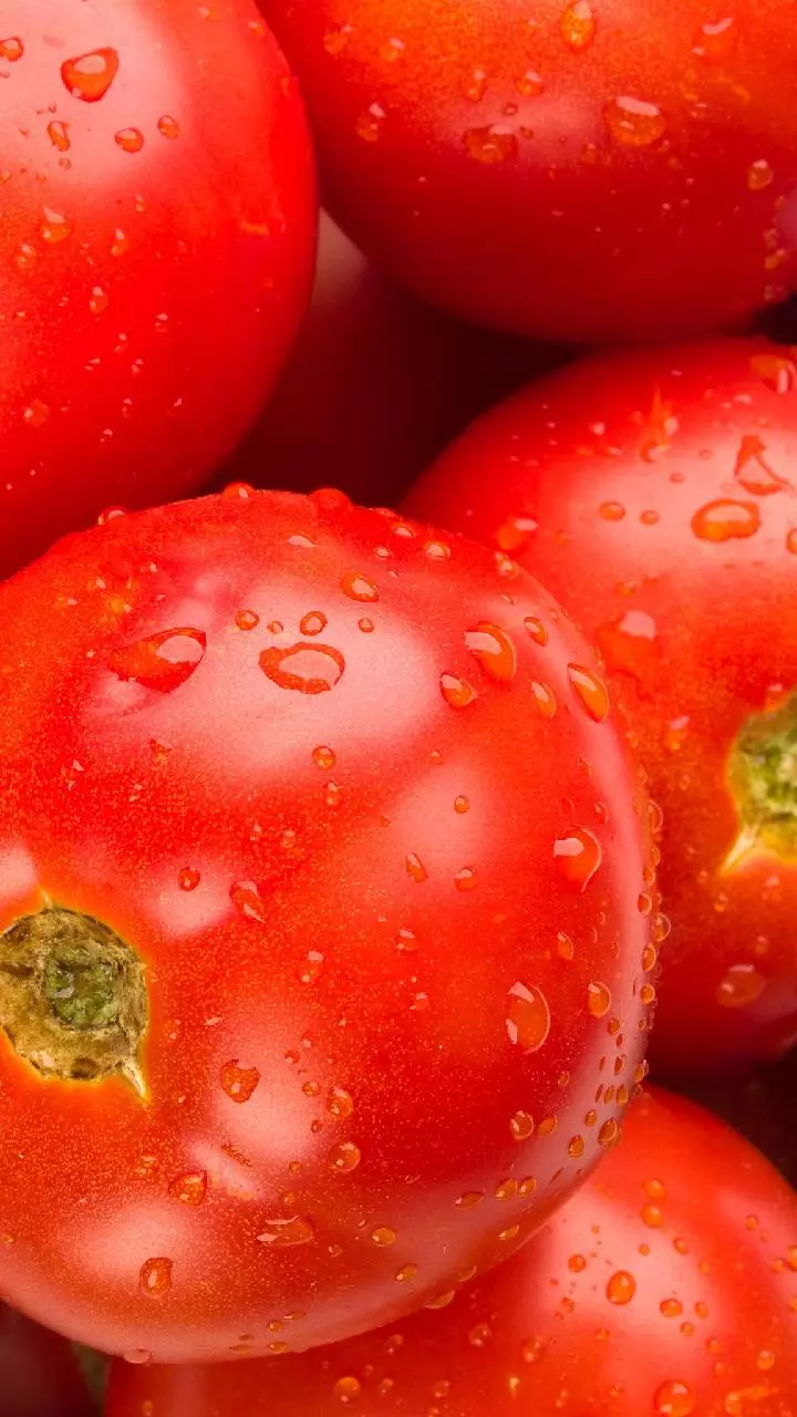 Tomato: ప్రతి రోజూ ఒక పచ్చి టమాటా తిన్నారంటే.. శరీరంలో జరిగే 7 మార్పులివే Tomato: ప్రతి రోజూ ఒక పచ్చి టమాటా తిన్నారంటే.. శరీరంలో జరిగే 7 మార్పులివే
