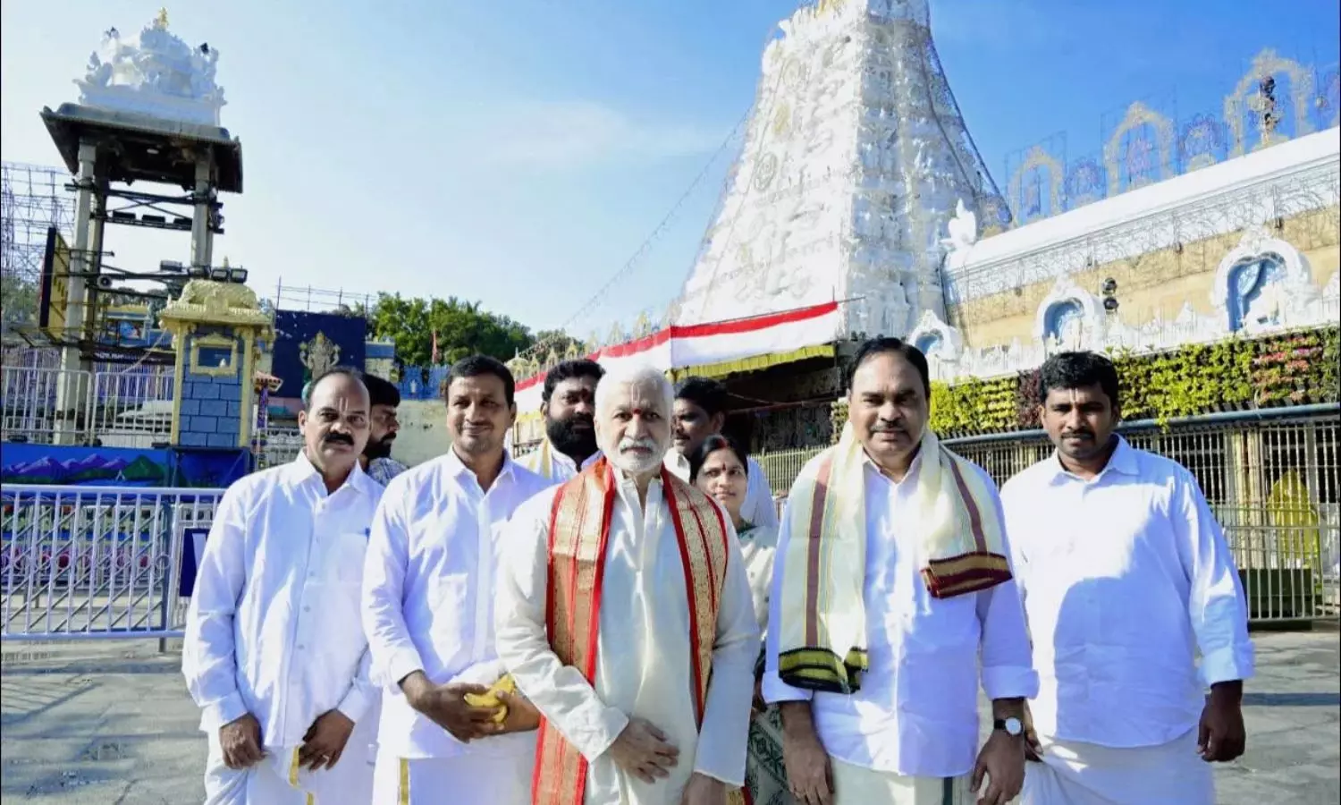 Vijiayasai Reddy: కొత్త పార్టీ ఏర్పాటును వేగవంతం చేసిన విజయసాయి రెడ్డి.. టీటీడీ మాజీ సభ్యుడికి ఆహ్వానం Vijiayasai Reddy: కొత్త పార్టీ ఏర్పాటును వేగవంతం చేసిన విజయసాయి రెడ్డి.. టీటీడీ మాజీ సభ్యుడికి ఆహ్వానం