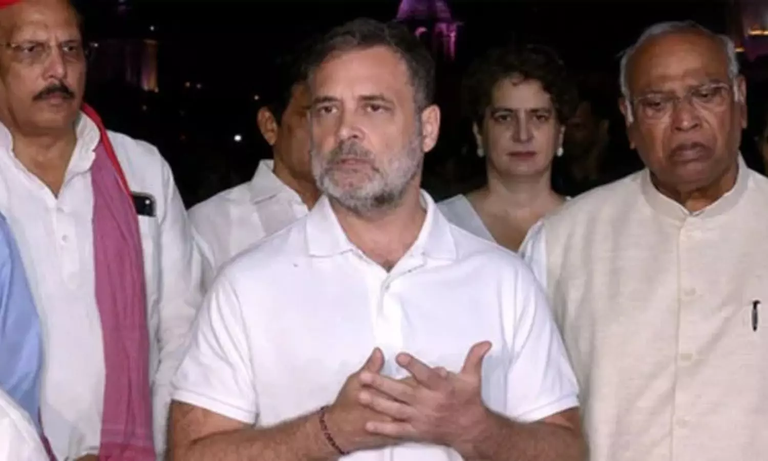 రాష్ట్రపతితో భేటీ వివరాలు బహిర్గతం చేయడంపై ఎన్డీఏ ఆగ్రహం.. రాహుల్ గాంధీ తీరుపై తీవ్ర అభ్యంతరం! రాష్ట్రపతితో భేటీ వివరాలు బహిర్గతం చేయడంపై ఎన్డీఏ ఆగ్రహం.. రాహుల్ గాంధీ తీరుపై తీవ్ర అభ్యంతరం!