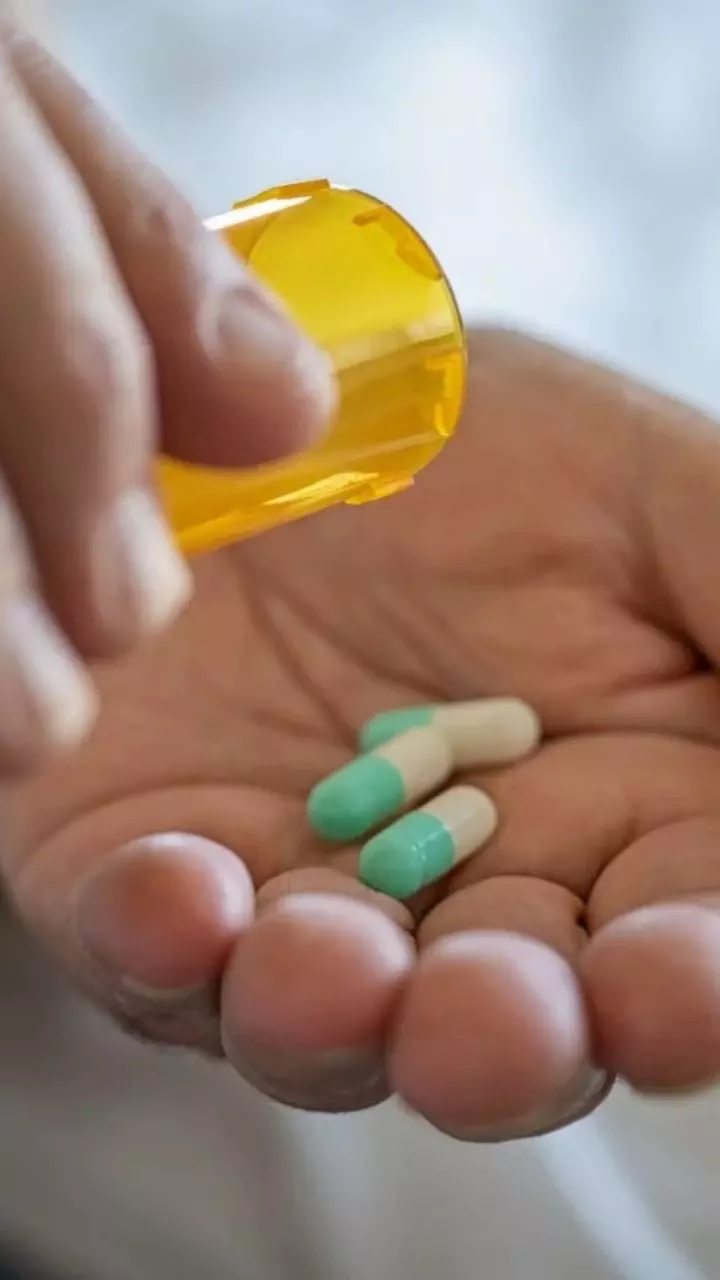 Antibiotics: యాంటీబయాటిక్స్ అతిగా వాడుతున్నారా? ఇక కష్టమే.!