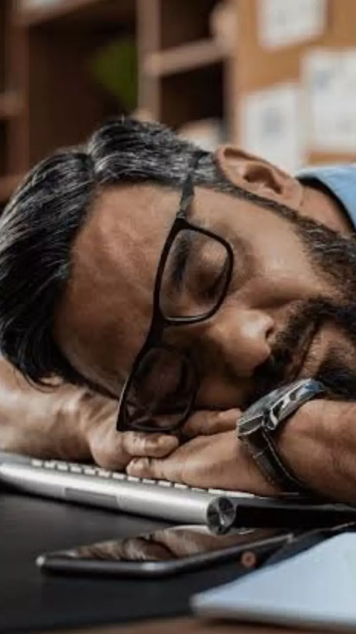 Health care: మధ్యాహ్నం అయ్యేసరికి విపరీతమైన నీరసంగా ఉంటోందా? శరీరంలో ఈ లోపం ఉన్నట్టే!