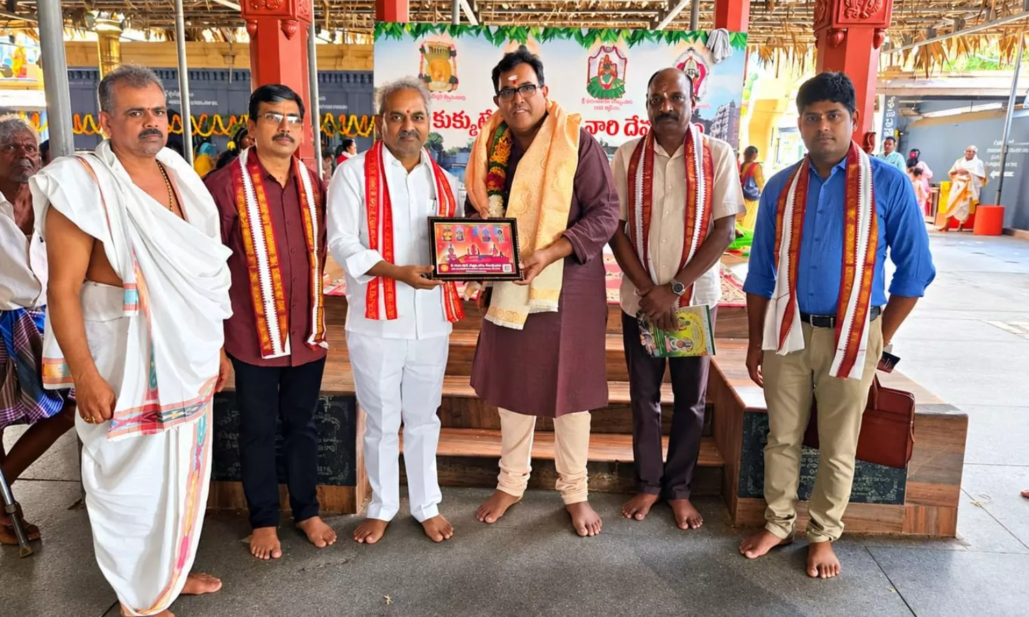 పిఠాపురం పాదగయా క్షేత్రాన్ని సందర్శించిన ఐటీ చీఫ్ కమిషనర్