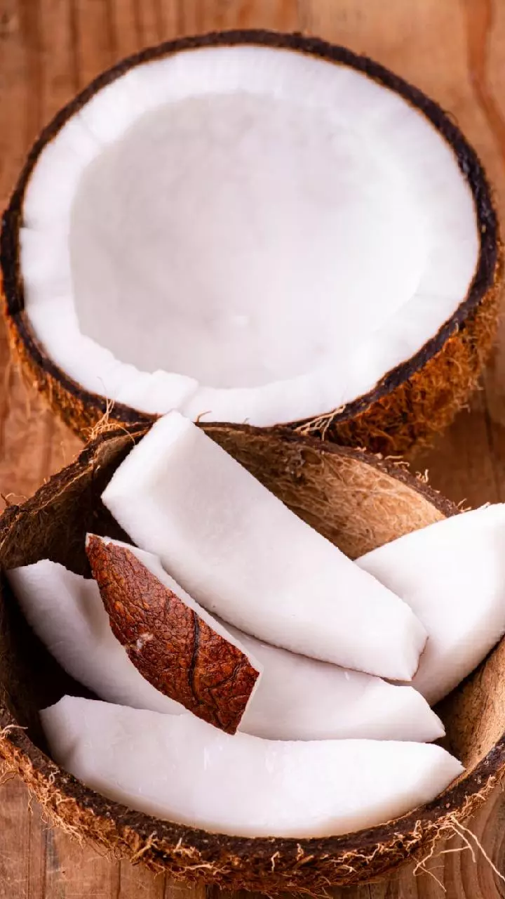 Raw Coconut: పచ్చి కొబ్బరి తినడం వల్ల ఇన్ని ఆరోగ్య ప్రయోజనాలా? 