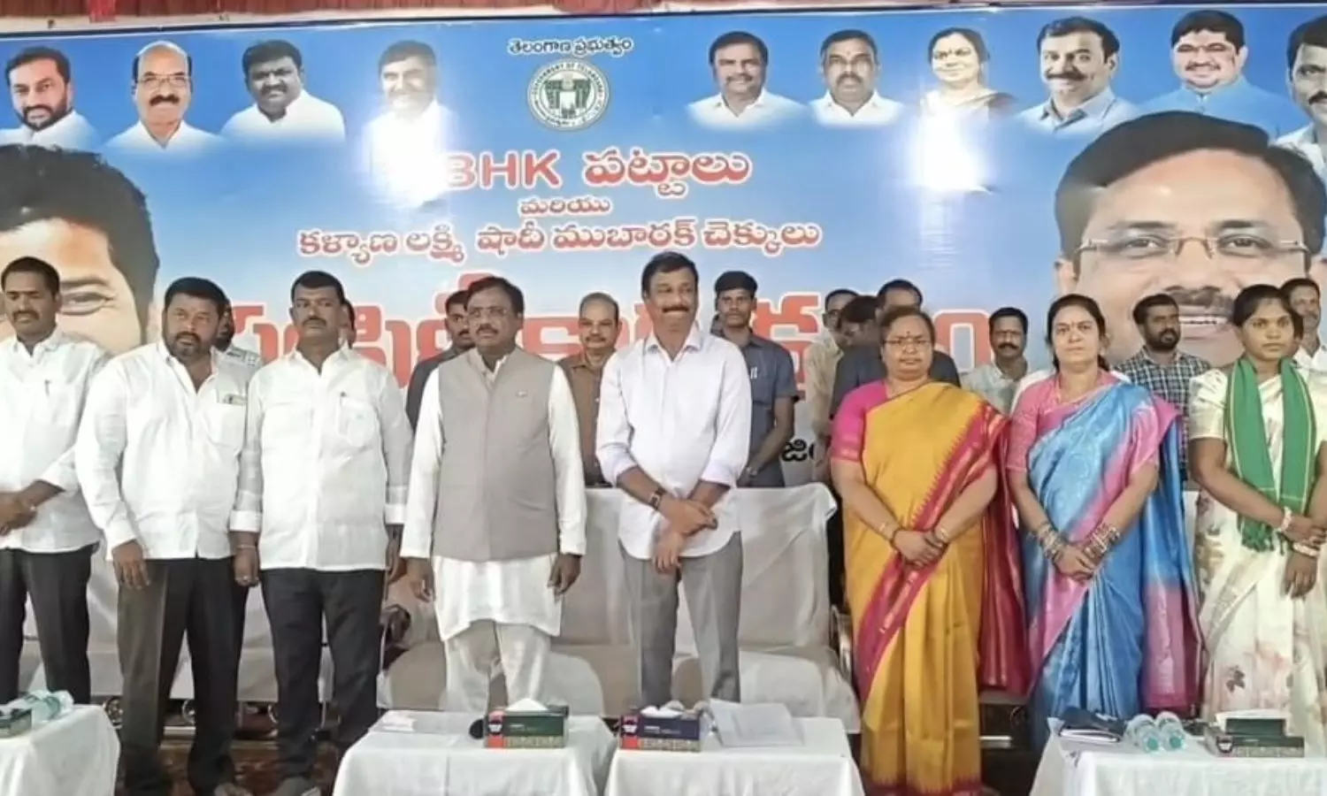 Siddipet: అర్హులైన పేదలందరికీ డబుల్ బెడ్రూమ్ ఇళ్ల పట్టాలు: మంత్రి వివేక్! Siddipet: అర్హులైన పేదలందరికీ డబుల్ బెడ్రూమ్ ఇళ్ల పట్టాలు: మంత్రి వివేక్!