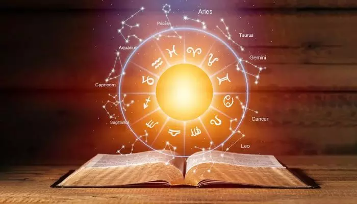 Daily Horoscope: అక్టోబర్ 19 రాశిఫలాలు - ఈ రోజు ఈరాశులకు పట్టిందల్లా బంగారమే Daily Horoscope: అక్టోబర్ 19 రాశిఫలాలు - ఈ రోజు ఈరాశులకు పట్టిందల్లా బంగారమే