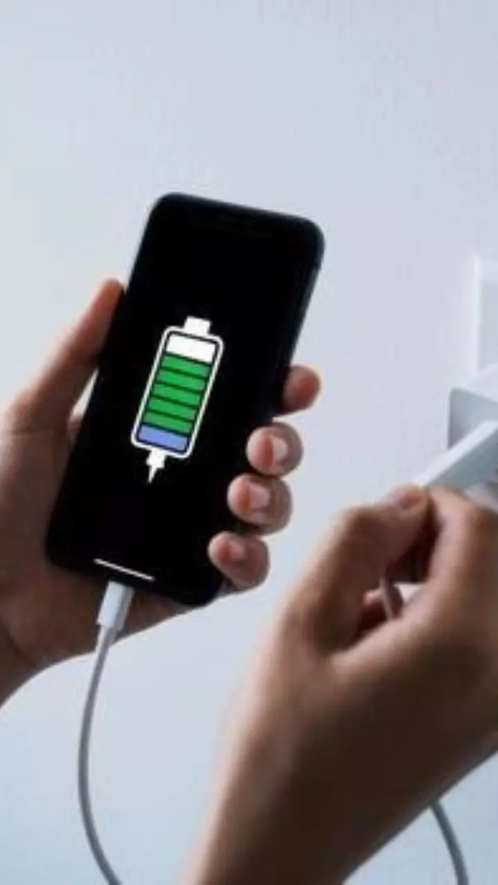 Phone: రోజూ ఎంతసేపు ఛార్జింగ్ పెడుతున్నారు.? ఈ సింపుల్ టిప్స్తో రోజంతా ఫుల్ చార్జ్.. Phone: రోజూ ఎంతసేపు ఛార్జింగ్ పెడుతున్నారు.? ఈ సింపుల్ టిప్స్తో రోజంతా ఫుల్ చార్జ్..